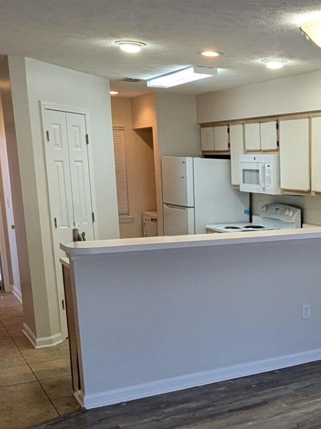 Building Photo - 627 Waterway Village Blvd