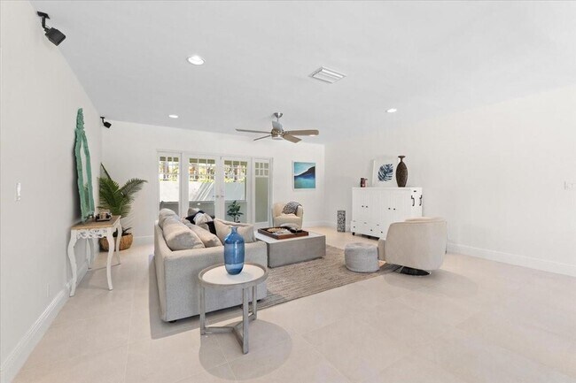 Building Photo - 1635 Seabreeze Blvd