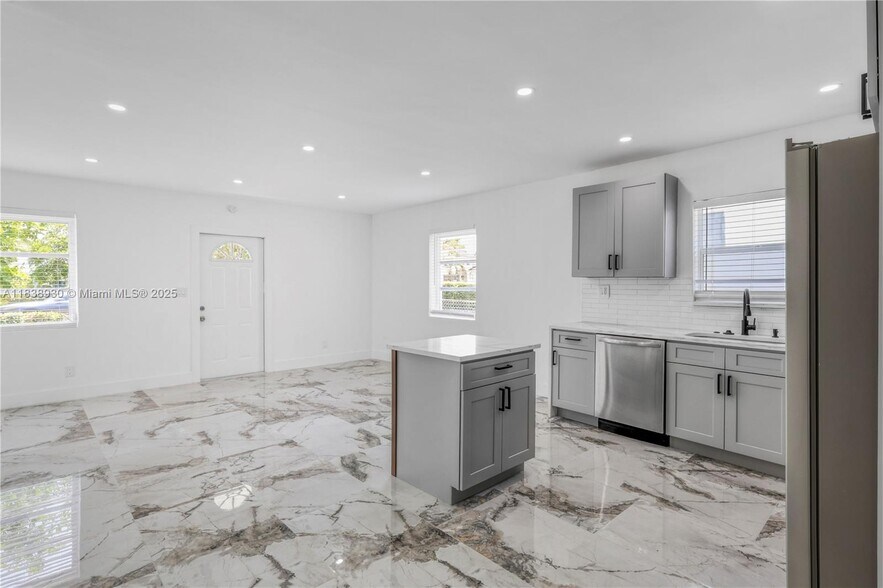 Building Photo - 809 SW 17th St
