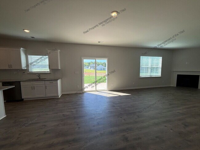 Building Photo - 122 Longleaf Ct