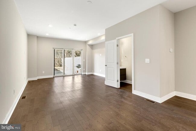 Building Photo - 1250 N 25th St