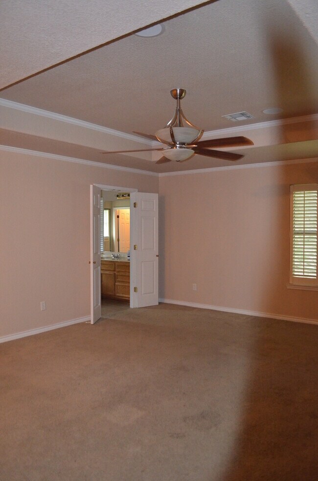 Building Photo - EXECUTIVE HOME IN COUNTRY TRAILS SUBDIVISI...