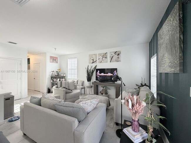 Building Photo - 4002 NW 11th Ct