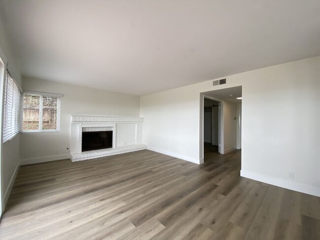 Building Photo - Spacious Home in La Costa with Nice View!!