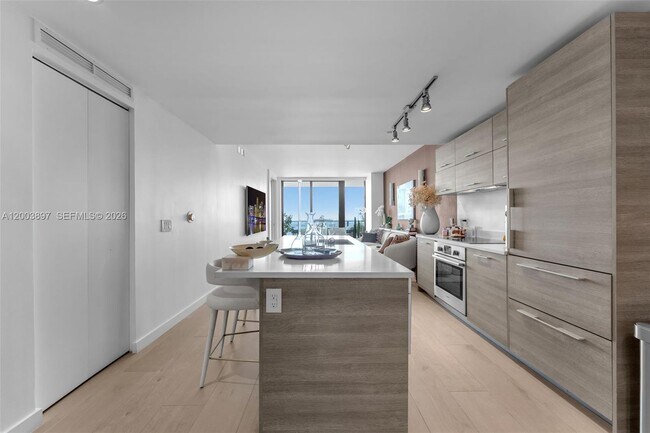 Building Photo - 650 NE 32nd St