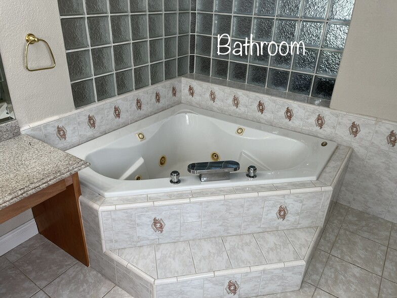 Bathroom Tub - 7573 E Camino Tampico