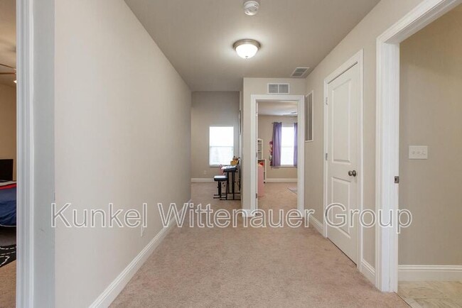 Building Photo - 2724 Ambridge Dr