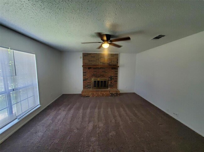 Building Photo - 2301 Sweetbriar Ct