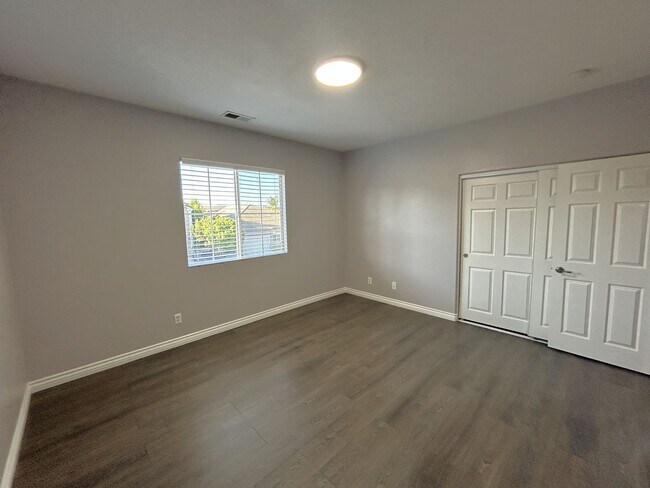 Building Photo - Silver Loop Jurupa Valley, 91752  (5 bed, ...