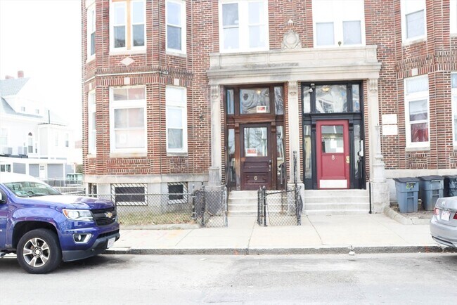 Building Photo - 6 Waumbeck St