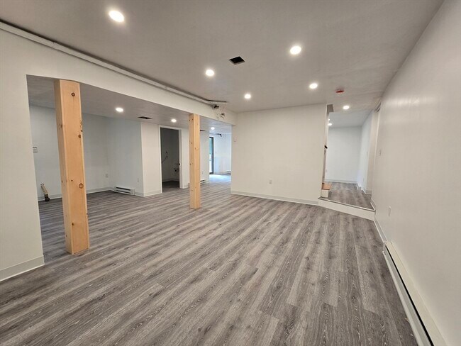 Building Photo - 10 Anchor Dr