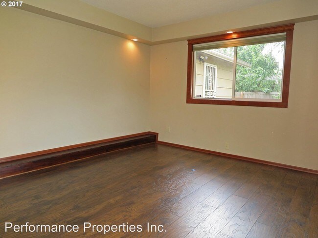 Building Photo - 4 br, 2 bath House - 7923 SE Sherman Street