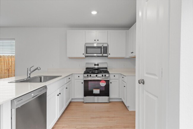 Building Photo - 1525 San Sebastien Dr