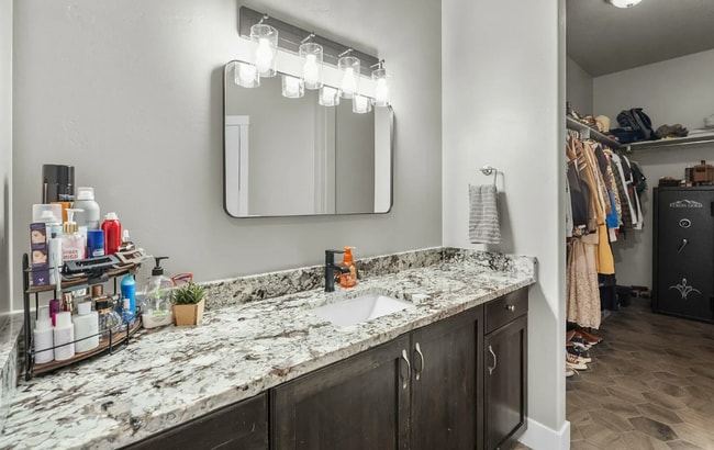 Building Photo - Gorgeous 4 Bedroom Home Surrounded by the Desert Landscape of Southern Utah