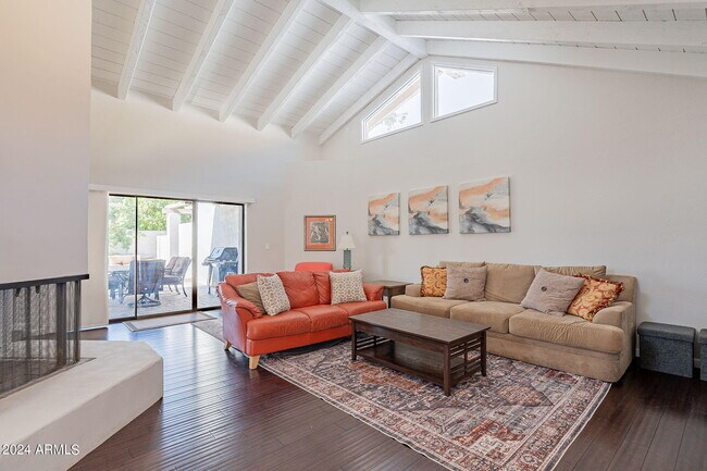 Building Photo - 8257 E Del Cadena Dr