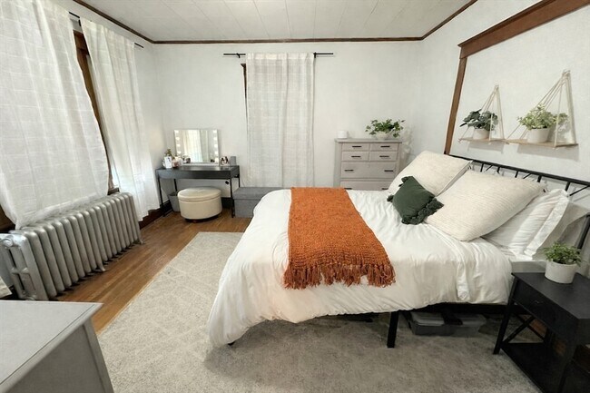 Building Photo - 17 Bentley St