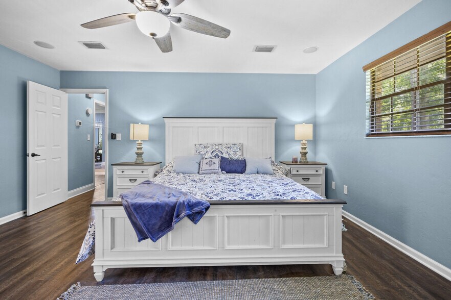 Building Photo - 5922 NW 57th Way