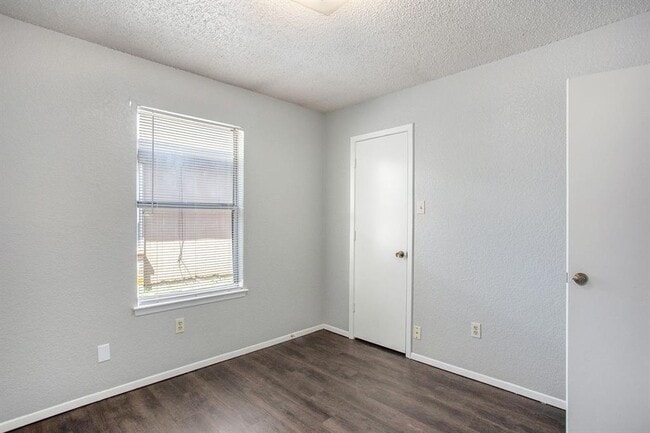 Building Photo - 3710 Hulen Park Cir