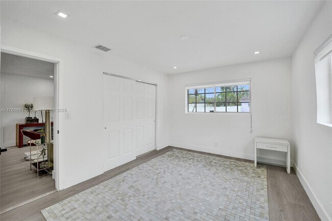 Building Photo - 2101 N 15th Ave