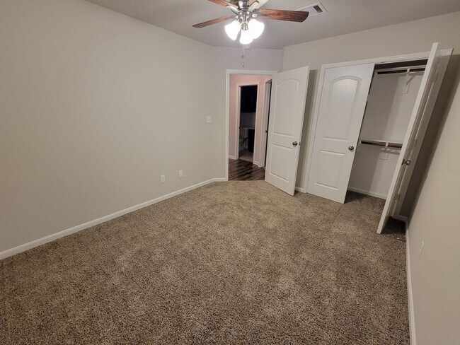 Building Photo - Bryan - 3 bedroom / 2 bath / 2 car garage house with fenced in back yard.