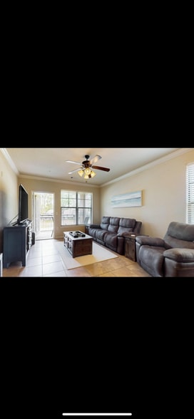 Building Photo - 901 Charo Pky