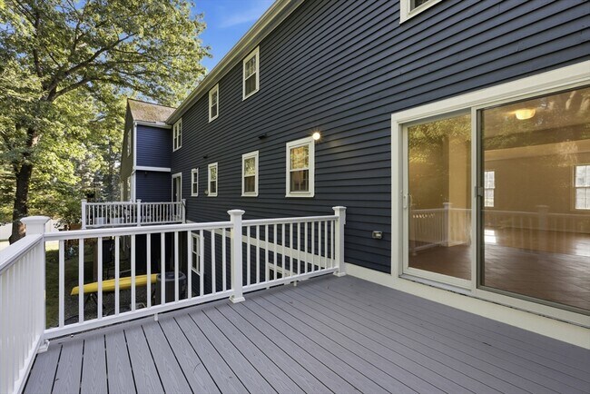 Building Photo - 146 Russet Ln