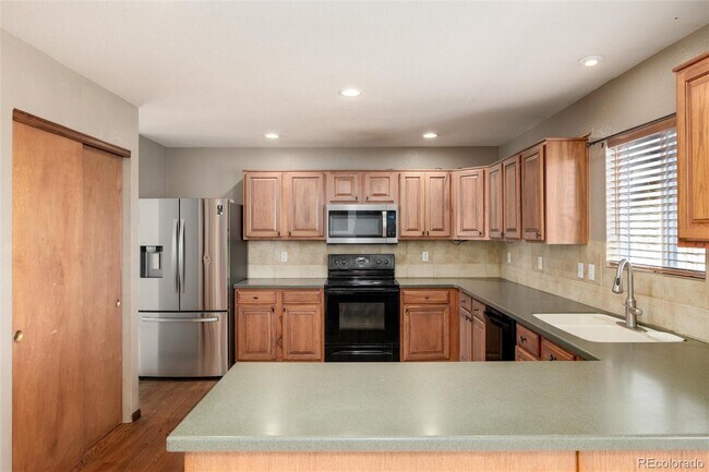 Building Photo - 9865 Falcon Ln