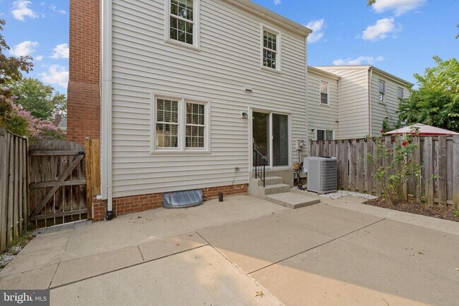 Building Photo - 9932 Longford Ct