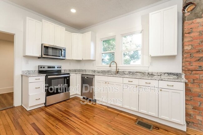 Building Photo - 410 Beaumont St SW