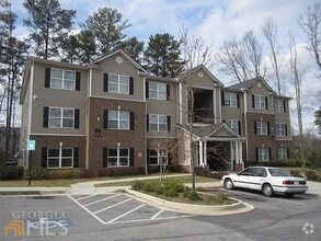 Building Photo - Newly Renovated, Move-In Ready