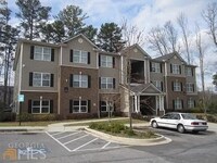 Building Photo - Newly Renovated, Move-In Ready
