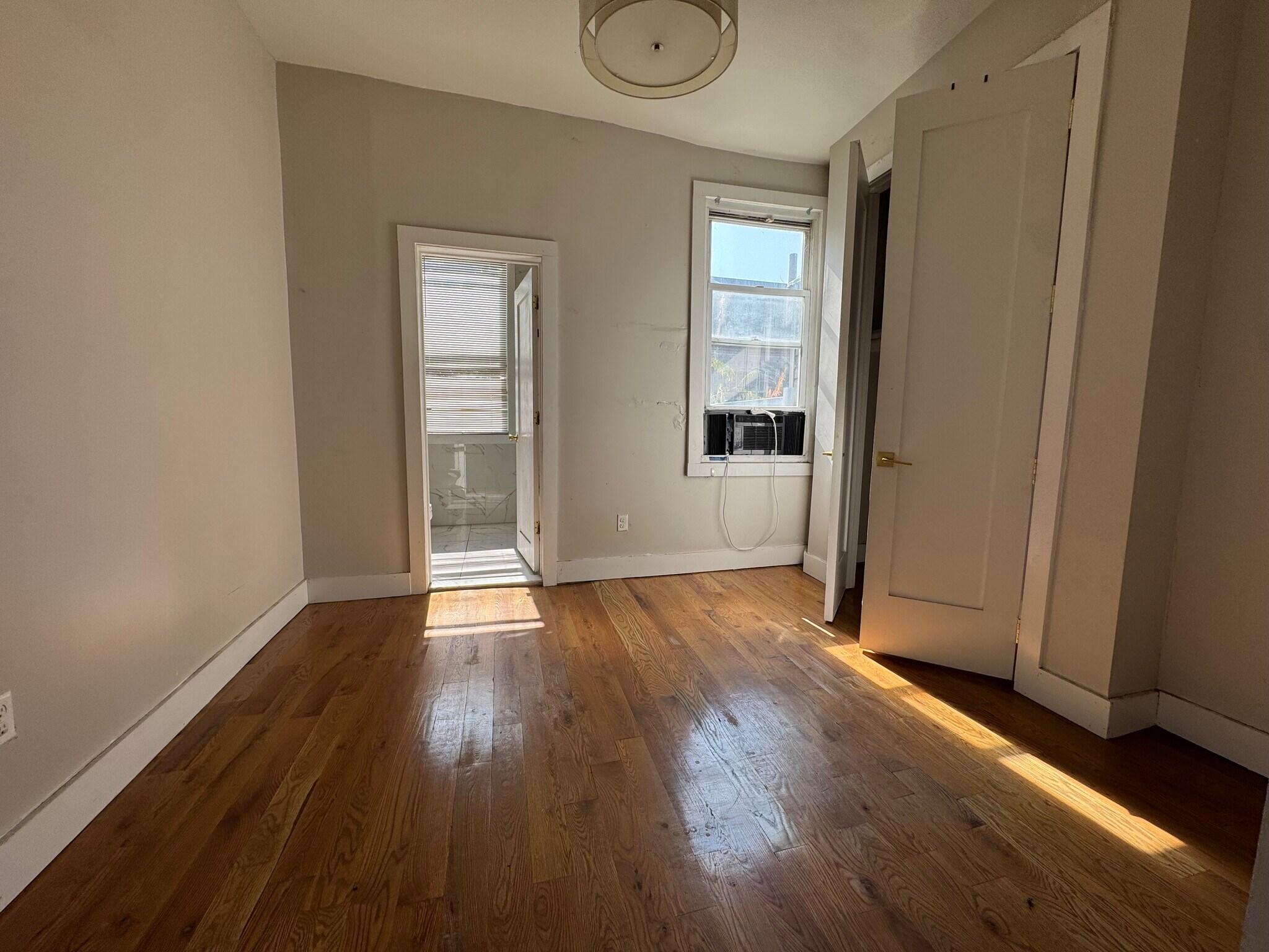 1R - 16 Lewis Ave