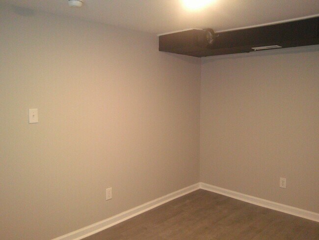 Building Photo - 211 Hickman Ave