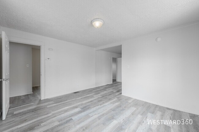 Building Photo - 4901 Magoun Ave