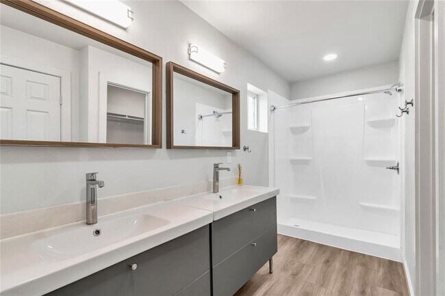 Building Photo - 1310 FM 487