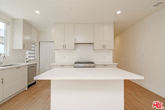Building Photo - 5430 Monroe St