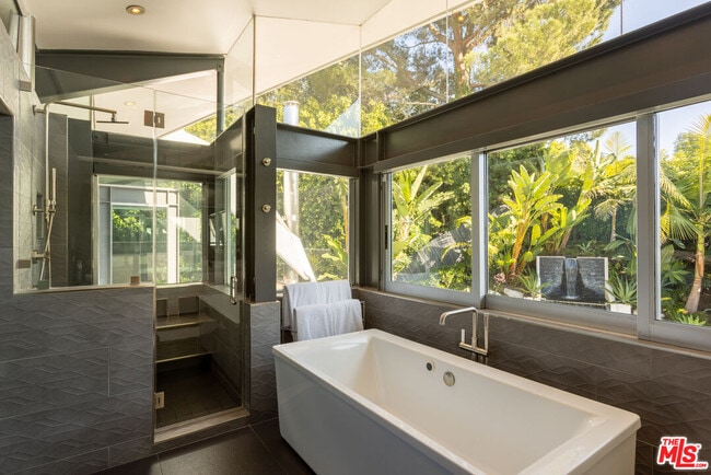 Building Photo - 8538 Eastwood Rd