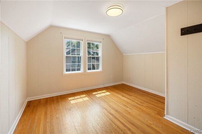 Building Photo - 448 Buckingham Ave