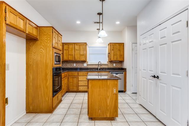 Building Photo - 2511 Thistle Ln