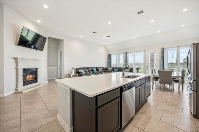 Building Photo - 24023 Lake Molveno Dr