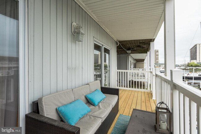 Building Photo - 121 Newport Bay Dr