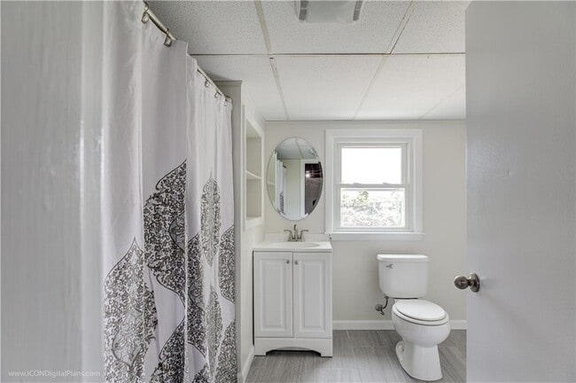 Building Photo - 501 Sandy Point Ave