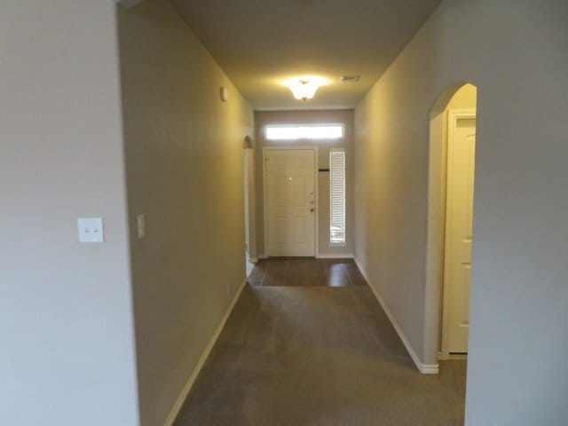 Building Photo - Nice Home on the Loop