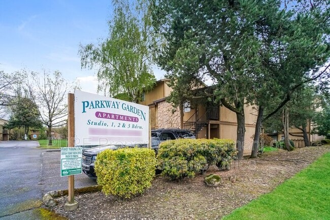 Building Photo - 14206 NE Sandy Blvd