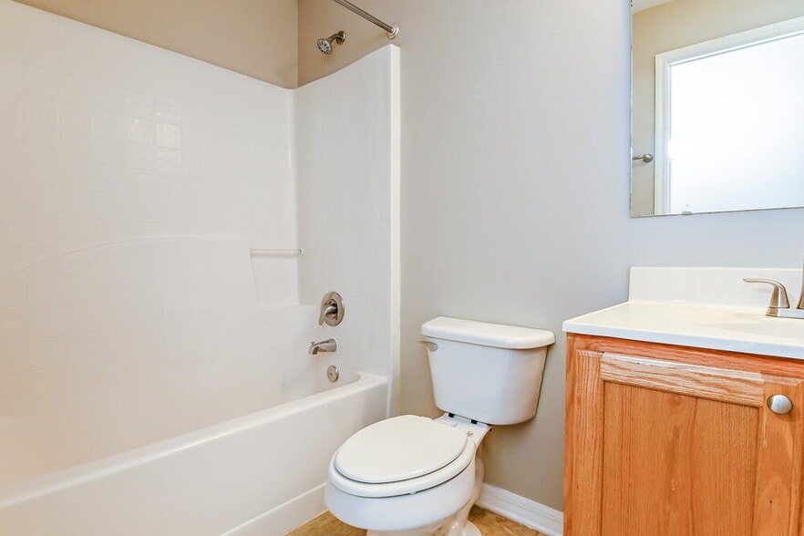 Building Photo - 8212 Settles Crk Lp