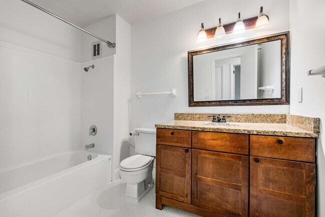 Building Photo - 2601 Hillsboro Pike