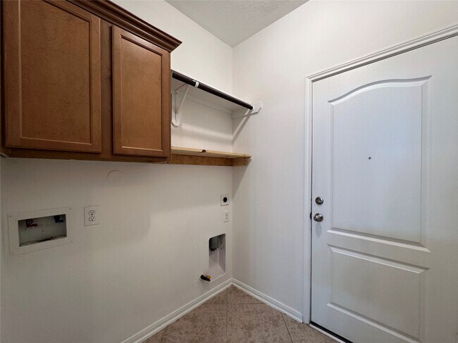 Building Photo - 9023 Kinnel Ln