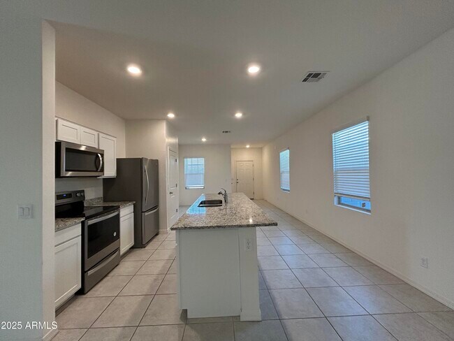 Building Photo - 6524 W Magdalena Ln