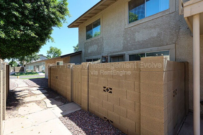 Building Photo - 8531 E Belleview St