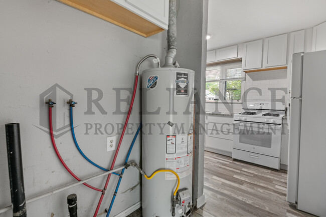 Building Photo - 710 S Pershing St